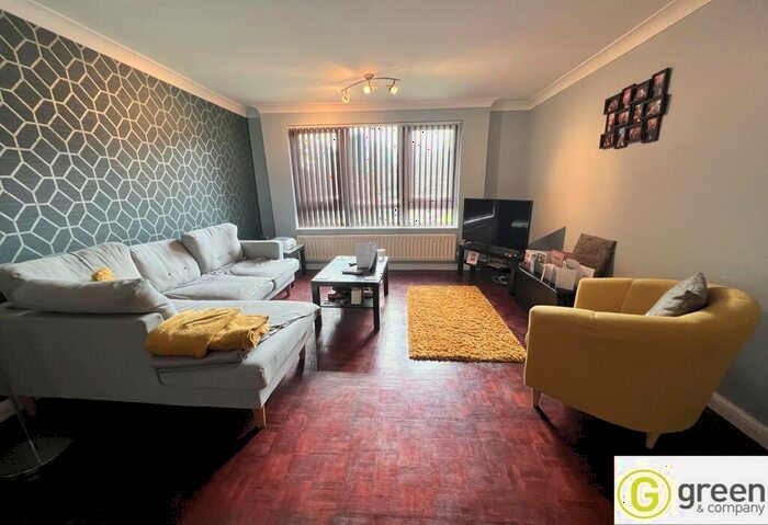 2 Bedroom Flat To Rent In Rowan Court, Sutton Coldfield, B74