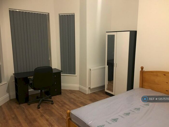 7 Bedroom Terraced House To Rent In Dickenson Road, Manchester, M14