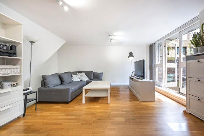 3 Bedroom Land To Rent In Cloysters Green, St Katharine Docks, E1W