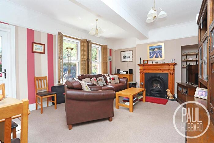 2 Bedroom Maisonette For Sale In Rectory Road, Pakefiled, NR33