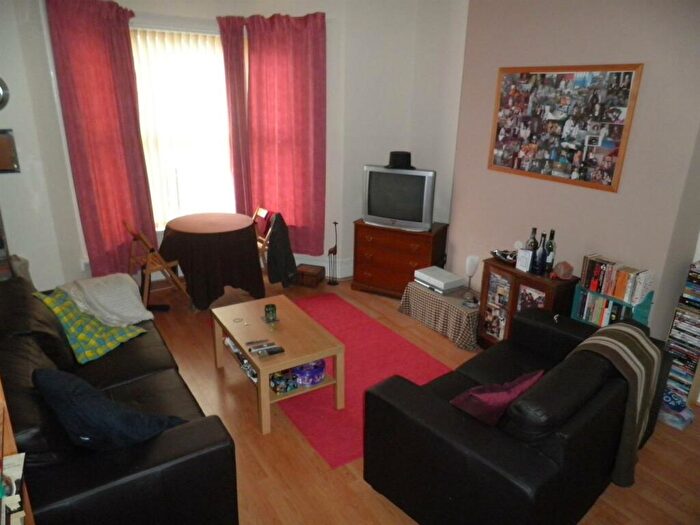 2 Bedroom Apartment To Rent In Whitefield Terrace, NE6