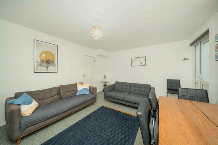 2 Bedroom Flat For Sale In Acre Road, Kingston Upon Thames, KT2