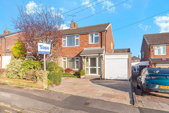 3 Bedroom Semi Detached House For Sale In Larch Way, Chesterfield, S40