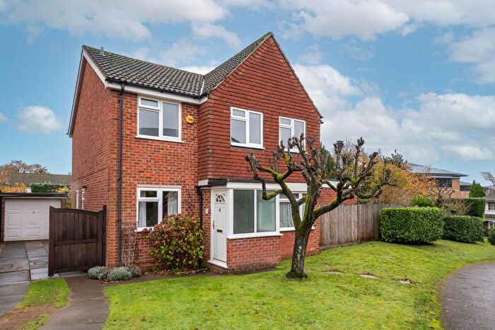 4 Bedroom Detached House For Sale In Brooklands Way, Redhill, RH1