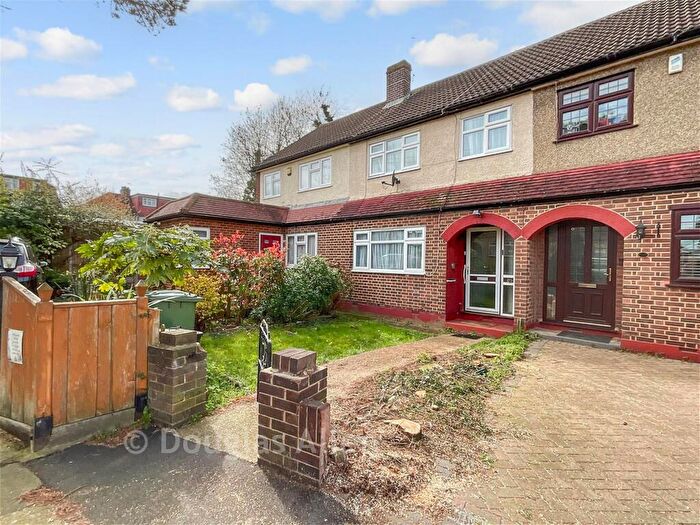 3 Bedroom Terraced House For Sale In Stanley Close, Hornchurch, Essex, RM12