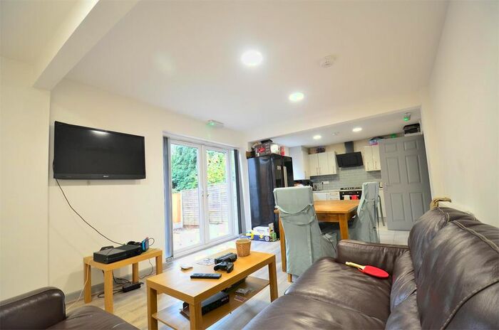 5 Bedroom End Of Terrace House To Rent In Cadnam Close, Birmingham B17