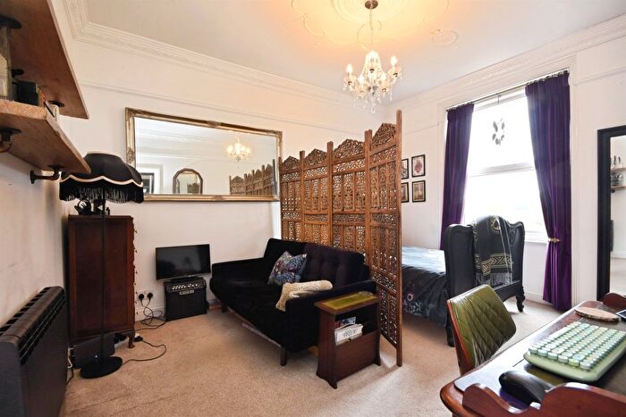 1 Bedroom Studio For Sale In London Road, Brentwood, CM14