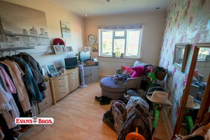 5 Bedroom Smallholding For Sale In Llanarthney, Nr Carmarthen, SA32