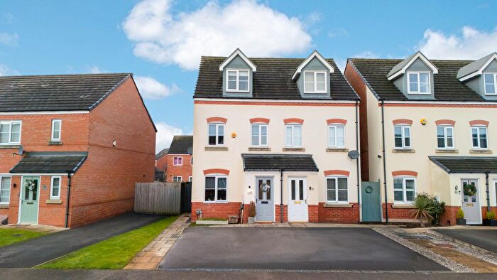3 Bedroom Town House For Sale In Vulcan Park Way, Newton-Le-Willows, Merseyside, WA12