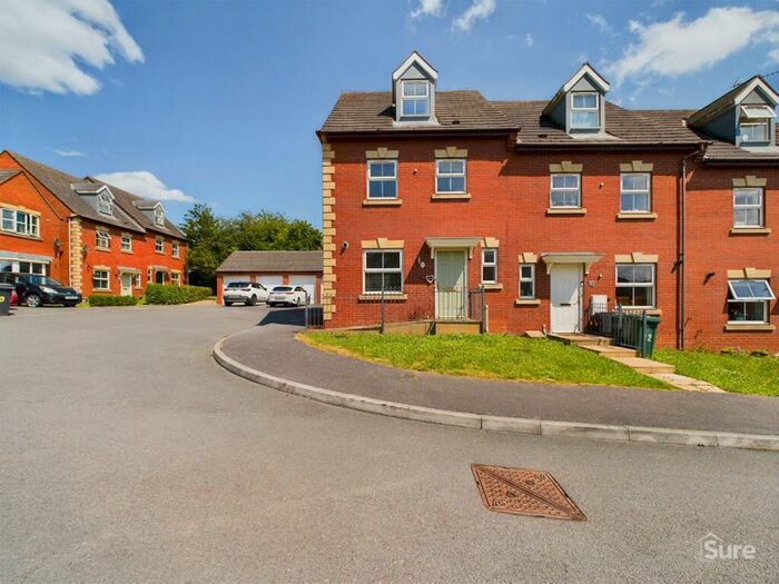 4 Bedroom Semi-Detached House To Rent In Woodyard Close, Castle Gresley, Swadlincote, Derbyshire, DE11