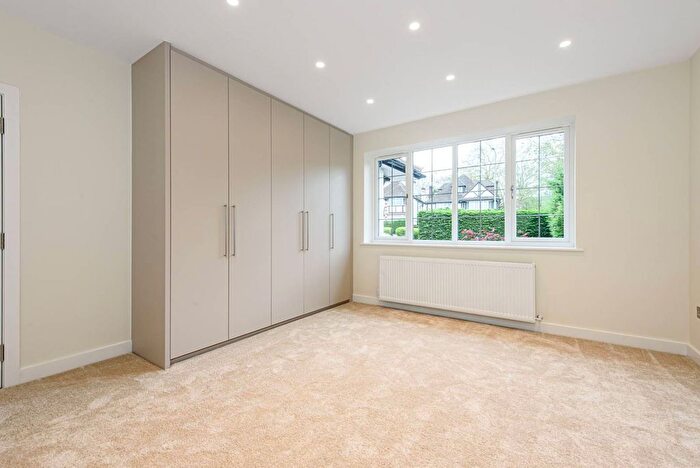 3 Bedroom Flat To Rent In Finchley Road, Golders Green, London, NW11