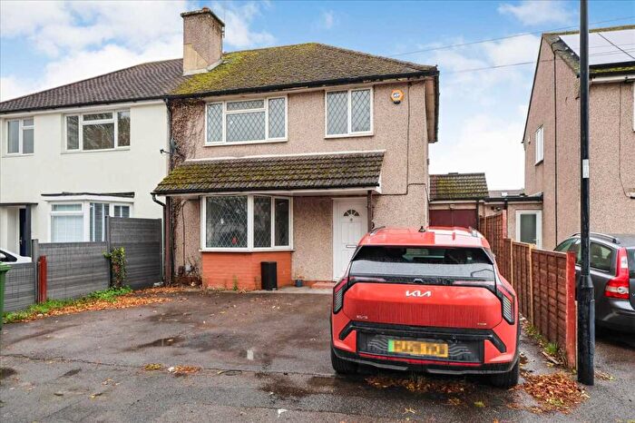 4 Bedroom Semi-Detached House For Sale In The Greenway, Cippenham, Slough, SL1