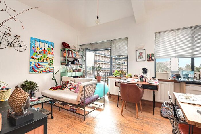 2 Bedroom Flat To Rent In School Lodge, Bradstock Road, London, E9