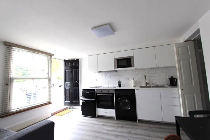 1 Bedroom Flat To Rent In Buckingham Road, Dalston, N1