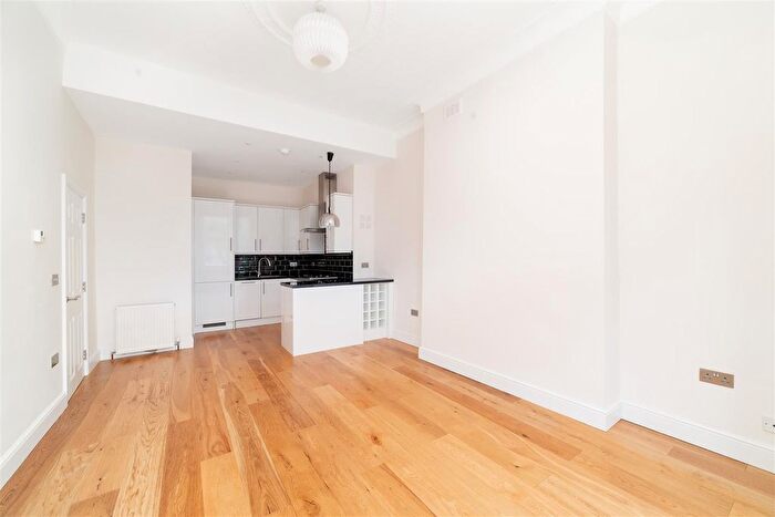 2 Bedroom Flat To Rent In Goldhurst Terrace, South Hampstead, NW6