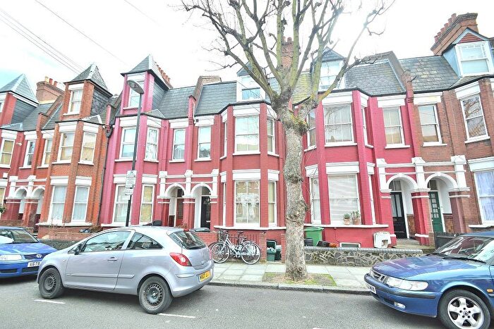 2 Bedroom Flat To Rent In Birnam Road, Islington, N4