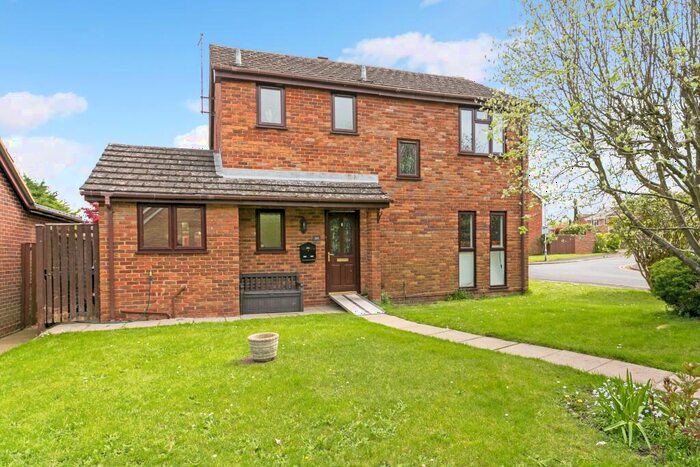 4 Bedroom Detached House For Sale In Tithe Barn Drive, Maidenhead, SL6