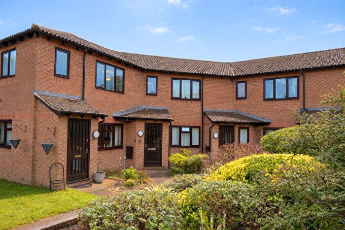 2 Bedroom Apartment For Sale In Parsonage Way, Frimley, GU16