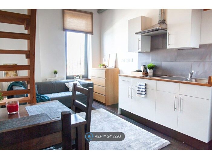 Studio To Rent In Edgware Road, London, NW2