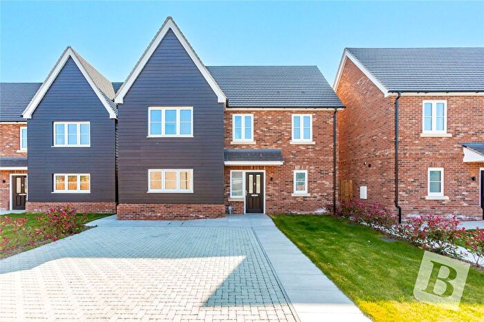 3 Bedroom Detached House To Rent In Garden Mews, North Drive, Hutton, Essex, CM13