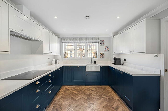 4 Bedroom Detached House For Sale In The Sandpipers, Gravesend, DA12