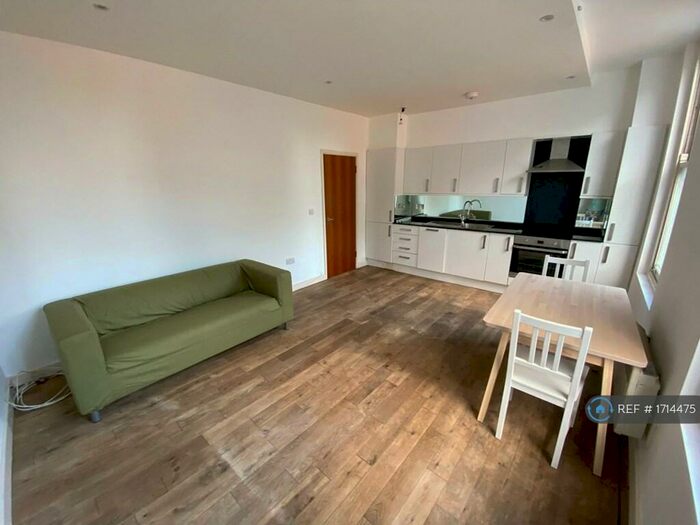 2 Bedroom Flat To Rent In Arthur Road, London, N7