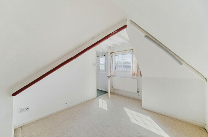 3 Bedroom Detached House For Sale In Highfield Avenue, Twyford, Winchester, Hampshire, SO21