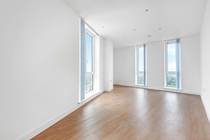 2 Bedroom Apartment To Rent In Royal Winchester House, Bracknell, RG12