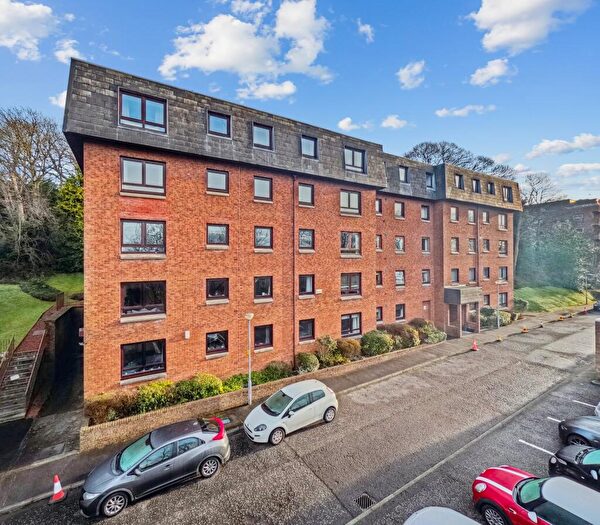 2 Bedroom Flat To Rent In Camphill Avenue, Flat -, Shawlands, Glasgow, G41