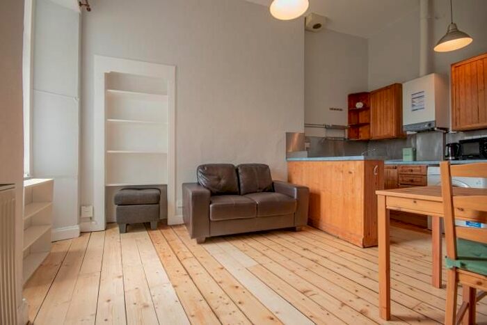 2 Bedroom Flat To Rent In Dalkeith Road, Edinburgh, EH16