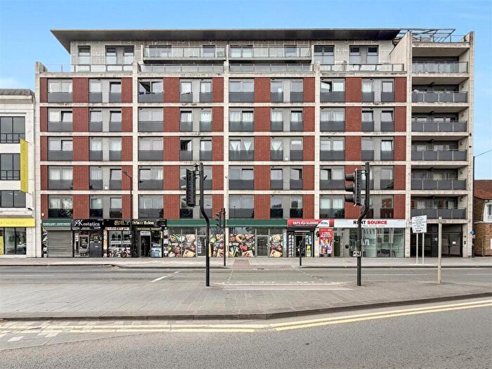 1 Bedroom Apartment For Sale In High Street, Slough, Berkshire, SL1