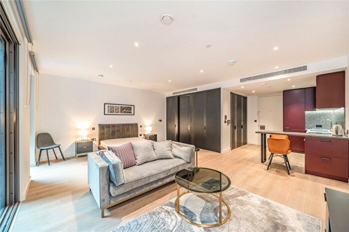 Apartment To Rent In Legacy Building, Viaduct Gardens, SW11