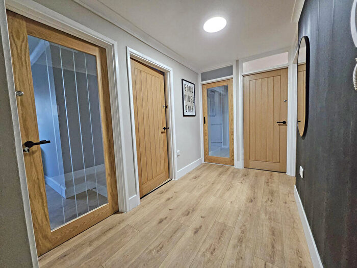 3 Bedroom Apartment For Sale In Greenway Court, Ilford, Essex, IG1