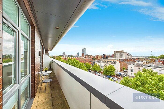 2 Bedroom Flat For Sale In Empress Heights, College Street, Southampton, SO14