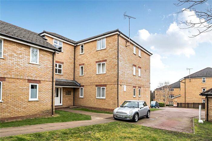 2 Bedroom Flat For Sale In Kirkland Drive, Enfield, EN2
