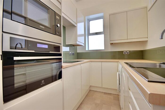 1 Bedroom Flat To Rent In Balmoral Court, Clarence Parade, Southsea, PO5