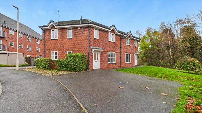 3 Bedroom Semi Detached House For Sale In Brett Young Close, Halesowen, West Midlands, B63