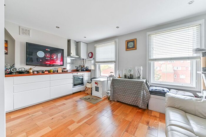 2 Bedroom Flat For Sale In Croydon Road, Penge, London, SE20