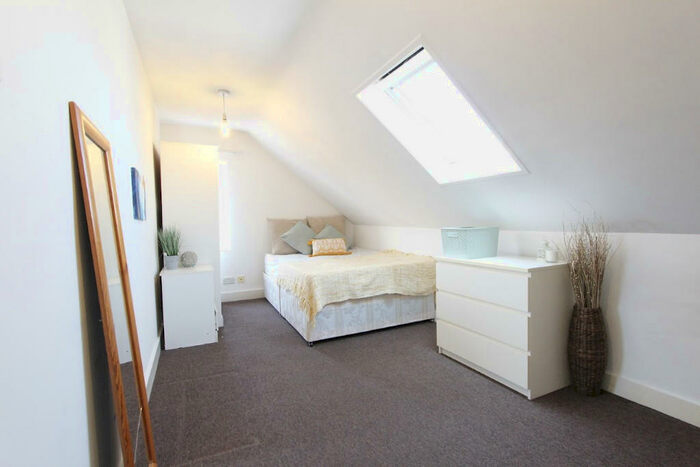 5 Bedroom Flat To Rent In Addington Road, Reading, Berkshire, RG1