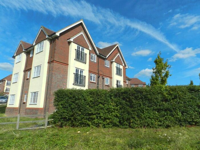 2 Bedroom Flat To Rent In Large Flat With Garage | Highbank, H. Heath, RH16