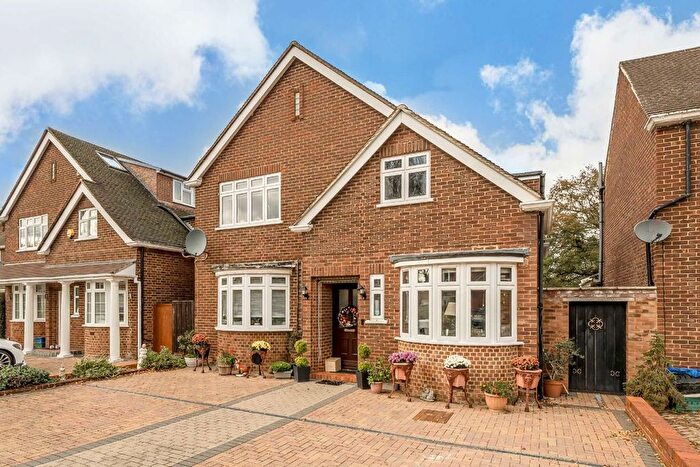 4 Bedroom Detached House To Rent In Seymour Gardens, Hanworth Park, TW13