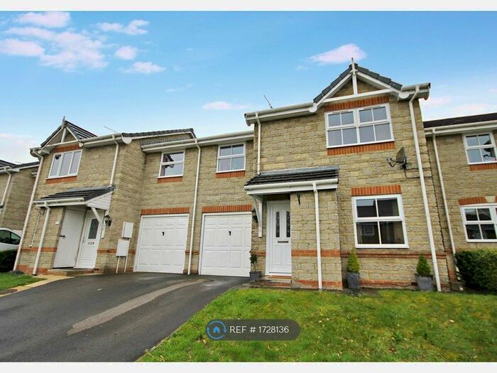 3 Bedroom Semi-Detached House To Rent In Winlaw Close, Shaw, Swindon, SN5