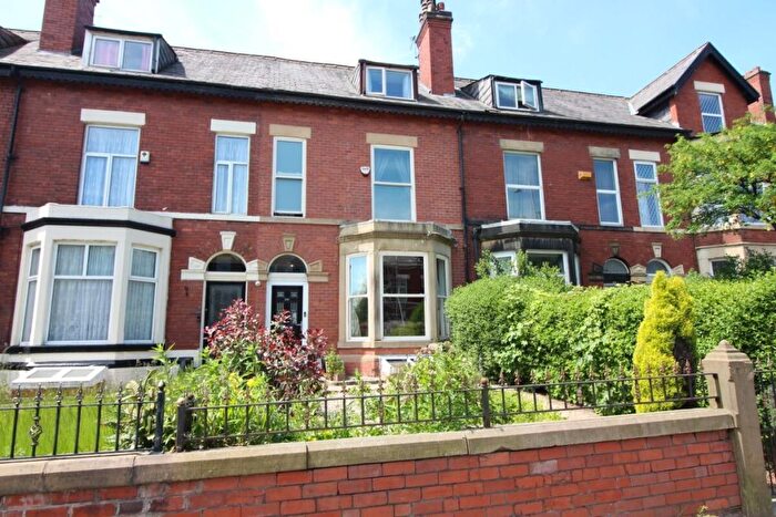 5 Bedroom House To Rent In Walmersley Road, BL9