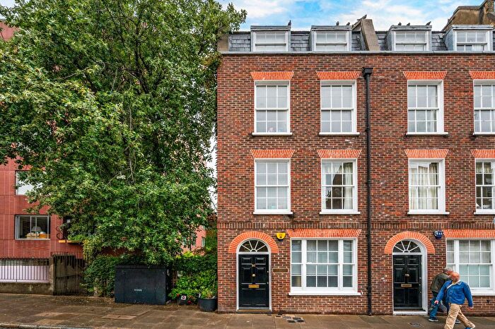 2 Bedroom Flat To Rent In Northington Street, Holborn, London, WC1N