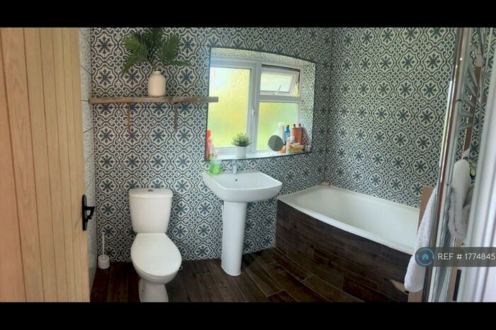 3 Bedroom Semi-Detached House To Rent In Charters Way, Ascot, SL5