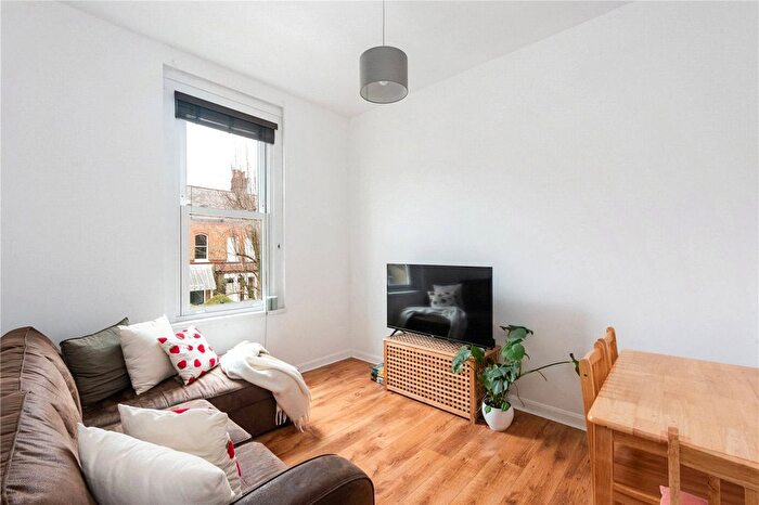 3 Bedroom Flat To Rent In Finsbury Park Road, London, N4