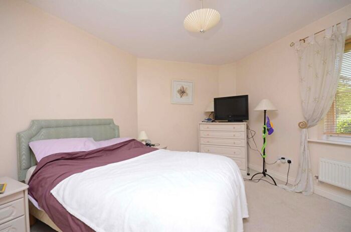 2 Bedroom Flat To Rent In Century Court, Woking, GU21