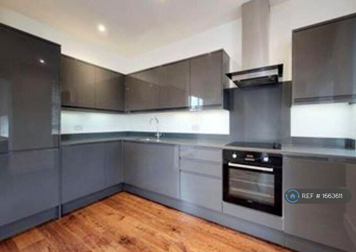 2 Bedroom Flat To Rent In Upper Street, London, N1
