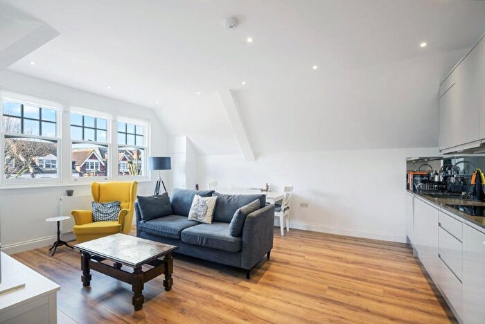 2 Bedroom Apartment To Rent In Queens Avenue Muswell Hill, N10