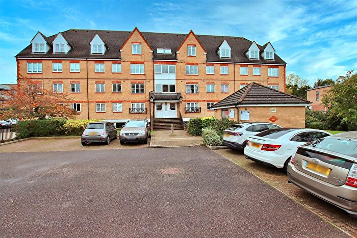 2 Bedroom Flat To Rent In Station Road, Elstree, Borehamwood, WD6